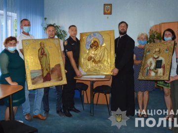Волинському священнику повернули викрадені старовинні ікони