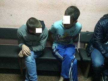 Троє хлопців вчинили розбійний напад у Луцьку. ФОТО