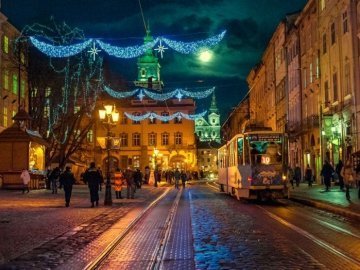 ПриватБанк розпочав святковий розпродаж квитків до Львова*