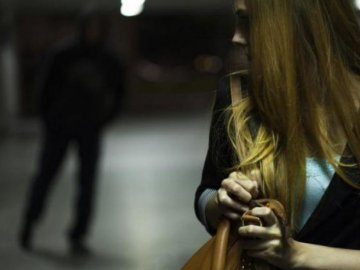 Напади на дівчат посеред вулиці у волинському місті: у причетного – психічні розлади