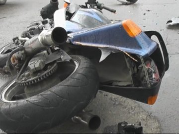 На Волині юнаки приховували аварію на дорозі, у якій на мотоциклі розбився їх друг