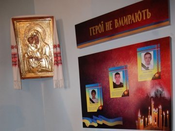 У виші Луцька відкрили меморіальну дошку на честь загиблих в АТО студентів. ФОТО.ВІДЕО