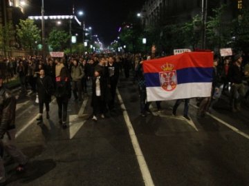 У Сербії - масові антиурядові протести 