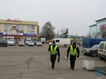 У Володимирі в міськраді патрульні ловили депутатів-порушників. ФОТО. ВІДЕО 