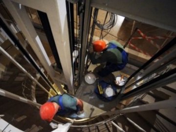 У луцькій багатоповерхівці відремонують ліфт