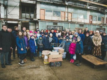 Нововолинські школярі відвезли півтонни використаних батарейок у Львів