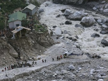 Індія потерпає від катастрофічних повеней. ФОТО