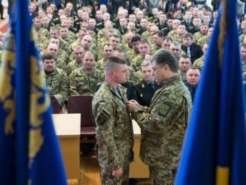 Понад три тисячі захисників України отримали нагороди 