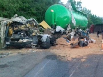 Смертельна аварія під Миколаєвом: зіткнулися 4 вантажівки