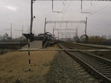 На Львівщині 13-річна дівчинка опинилася у реанімації після невдалої спроби зробити селфі на поїзді 