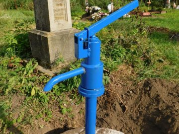 У селі під Луцьком просять провести воду на кладовище