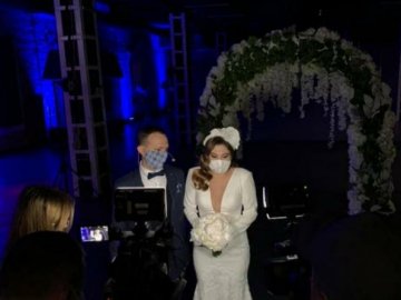 Свято в карантин: як у Львові відгуляли перше в Україні онлайн-весілля