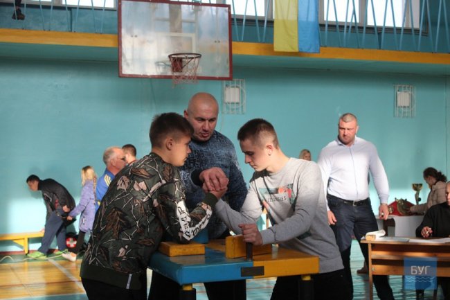 Як у Нововолинську проходив чемпіонат з армреслінгу. ФОТО