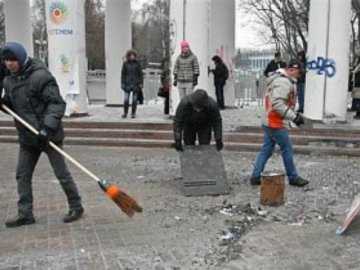 У Києві розібрали частину барикад