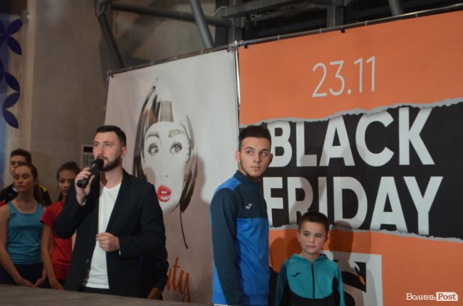 «Чорна п’ятниця» в ТРЦ «ПортCity». ФОТОРЕПОРТАЖ