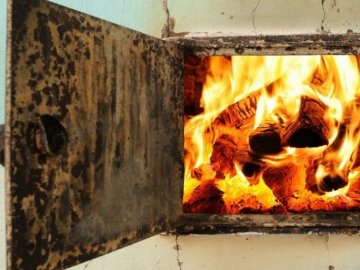Не сушити одяг та не доручати розпалювання дітям: волинські рятувалиники нагадали про небезпеку пічного опалення 