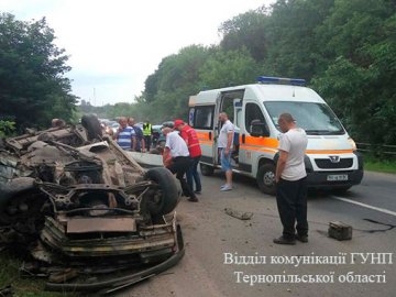 Жахлива аварія на Тернопільщині: п'ятеро дітей в лікарні