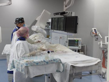 У волинській лікарні американський нейрохірург провів дітям 5 складних операцій