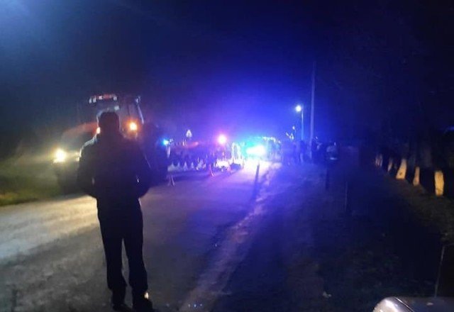 Неподалік від Луцька кросовер зіткнувся з трактором: водій загинув, неповнолітній пасажир тяжко травмувався. ФОТО