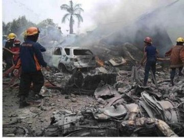В Індонезії розбився літак. Загинуло 113 людей 