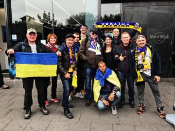 Волинянин поділився світлинами, як українці в Ісландії підтримували футбольну збірну