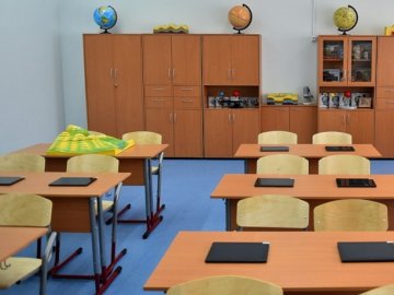 Схеми уникнення відкритих торгів: як школа у Володимирі-Волинському купувала меблі 