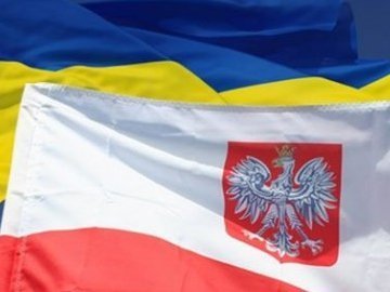 У Польщі пропонують надати право на постійне проживання українцям