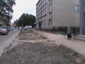 Володимир: на День міста розкопали вулицю Небесної сотні