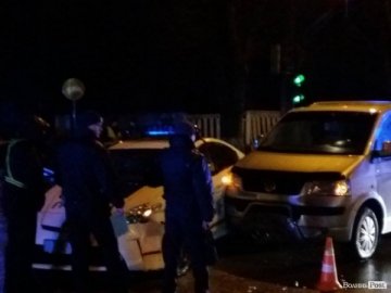 Аварія в Луцьку: зіткнулися бус та авто патрульної поліції