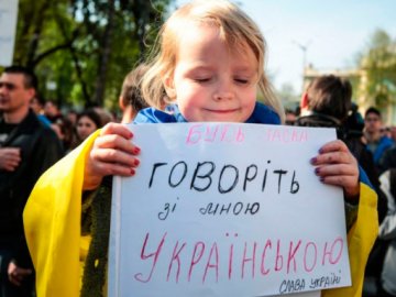 Від сьогодні уся сфера послуг в Україні повинна говорити державною мовою