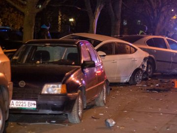 У Києві п'яний водій на позашляховику розтрощив 9 автівок