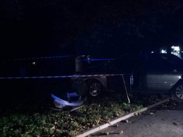 П'яна аварія в Луцьку: авто втікача від поліції влетіло в дерево