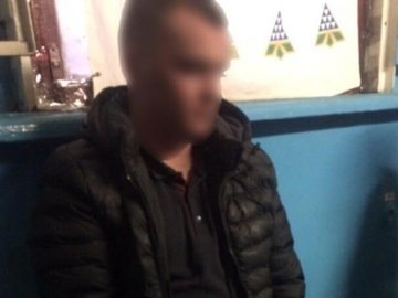 У Києві двоє п'яних чоловіків відлупцювали поліцейського