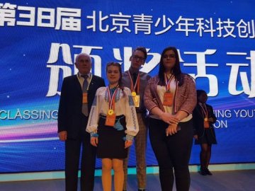 Українські школярі здобули золото на конкурсі наукових розробок у Китаї 