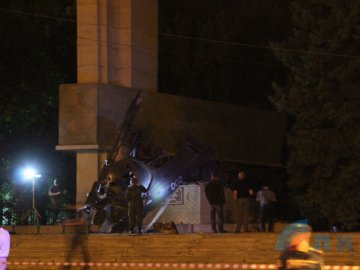 У центрі Луганська підірвали пам’ятник терористам