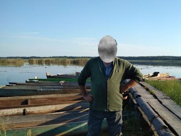 На волинському озері затримали браконьєра із сіткою. ФОТО