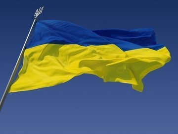У Криму знімають українські прапори і вішають російські