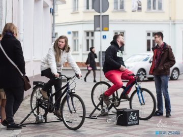Екокіноперегляд у Луцьку: понад 30 людей крутили педалі, аби подивитися кіно