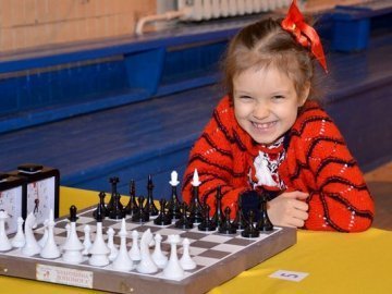 Восьмирічна школярка стала чемпіонкою Європи з шахів