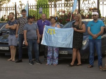 До Дня кримськотатарського прапора волиняни влаштували автопробіг