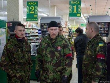 У Нововолинську «Правий сектор» здійснив рейд супермаркетами. ВІДЕО