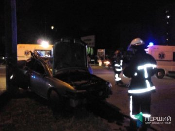 Аварія в Луцьку: авто на швидкості врізалося в електроопору