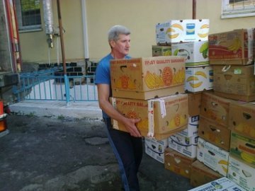 Волинські волонтери передали 80 коробок одягу в зону АТО