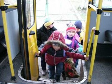 Водій автобуса вимагав, аби діти здали пільгові квитки