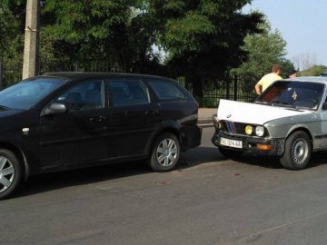 BMW і Chevrolet: у Луцьку легковики не поділили дорогу