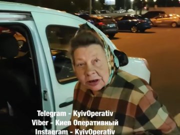 У Києві пенсіонерка просила милостиню і поїхала додому на таксі. ВІДЕО