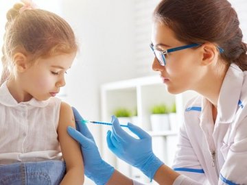У МОЗ дозволили щеплювати дітей від COVID-19: якою вакциною