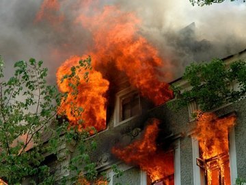 Волинському депутатові, в якого згорів будинок, дадуть 10 тисяч
