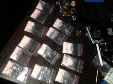 У Луцьку в інтернет-кафе затримали чоловіка з 13 пакетиками амфетаміну