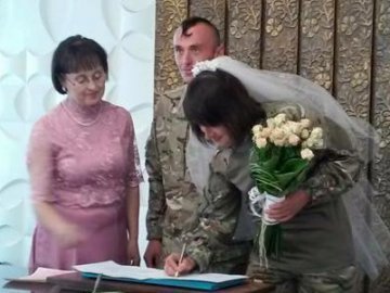 Схід і Захід разом: у Рівному одружились солдат з Волині та переселенка з Донбасу. ФОТО